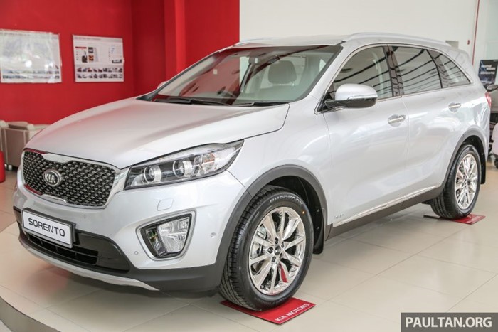  Kia Sorento 2016 có thiết kế và nhiều trang bị nâng cấp mới đã ra mắt tại Malaysia hôm nay, 26/5. So với phiên bản tiền nhiệm, Sorento 2016 mang nhiều thay đổi "lột xác". Cụ thể, trục cơ sở mới của Sorento dài hơn 80mm so với phiên bản tiền nhiệm, đạt 2.780mm.